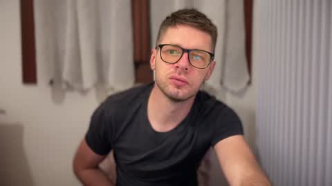 Snapshot of 2017ssseeexxx chatting on 01-15-25, 02:02 Romano online show from 01-15-25, 02:02