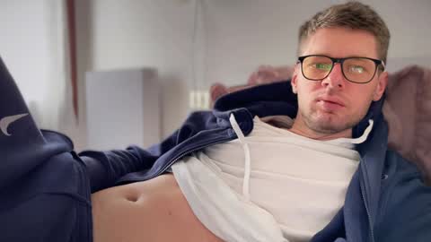 Snapshot of 2017ssseeexxx chatting on 01-31-25, 12:40 Romano online show from 01-31-25, 12:40