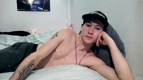 Snapshot of 21yearsy0ung9icheshung chatting on 02-14-25, 01:02 AlecurClit online show from 02-14-25, 01:02