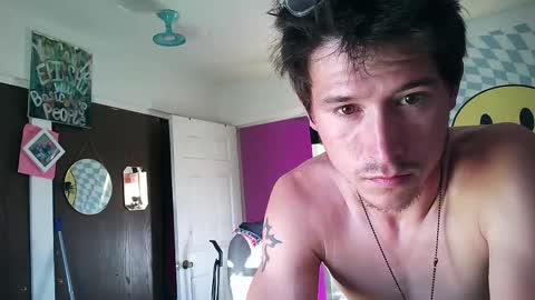Snapshot of 21yearsy0ung9icheshung chatting on 09-28-25, 10:59 AlecurClit online show from 09-28-25, 10:59