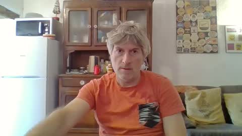 22esserre online show from 11-12-25, 01:22