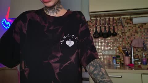 Snapshot of 2badforyou chatting on 10-26-25, 04:13 30 NOV online show from 10-26-25, 04:13