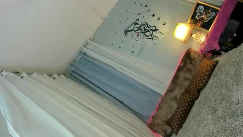 Snapshot of 2damnh0t_slut chatting on 12-21-24, 12:09 haduki online show from 12-21-24, 12:09