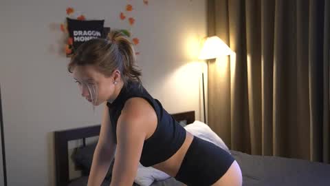 Snapshot of 2girls_1dream chatting on 10-08-25, 07:50 Elley online show from 10-08-25, 07:50