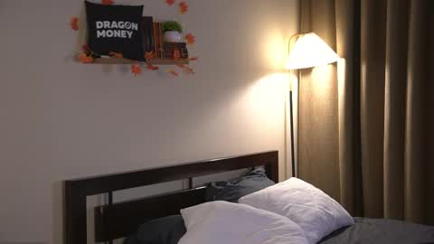 Snapshot of 2girls_1dream chatting on 10-24-25, 06:54 Elley online show from 10-24-25, 06:54