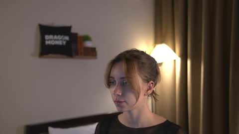 Snapshot of 2girls_1dream chatting on 02-16-26, 02:35 Elley online show from 02-16-26, 02:35