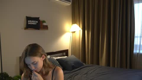 Snapshot of 2girls_1dream chatting on 02-18-26, 02:35 Elley online show from 02-18-26, 02:35