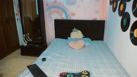 Snapshot of 2girls__dream chatting on 02-05-26, 08:30 samantha sharon online show from 02-05-26, 08:30