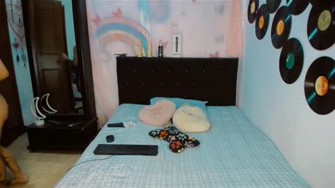 Snapshot of 2girls__dream chatting on 02-08-26, 08:18 samantha sharon online show from 02-08-26, 08:18