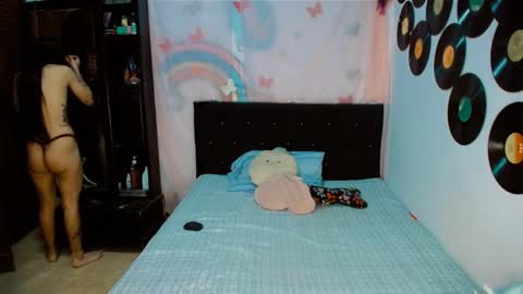 Snapshot of 2girls__dream chatting on 02-12-26, 09:48 samantha sharon online show from 02-12-26, 09:48