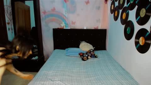 Snapshot of 2girls__dream chatting on 02-13-26, 09:38 samantha sharon online show from 02-13-26, 09:38