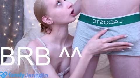 Snapshot of 2nc_ chatting on 12-28-24, 07:33 Eleot online show from 12-28-24, 07:33