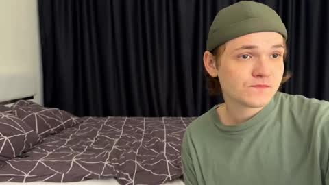 Snapshot of 2nc_ chatting on 09-11-25, 11:10 Eleot online show from 09-11-25, 11:10