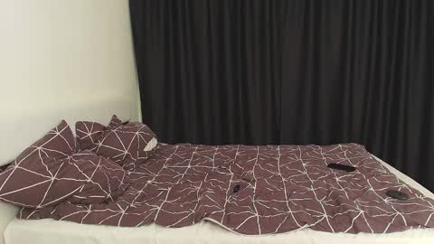 Snapshot of 2nc_ chatting on 10-18-25, 02:40 Eleot online show from 10-18-25, 02:40