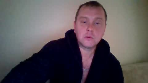 Snapshot of 2ndlipeater chatting on 10-12-25, 07:07 Girts online show from 10-12-25, 07:07