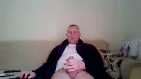 Snapshot of 2ndlipeater chatting on 10-27-25, 09:35 Girts online show from 10-27-25, 09:35