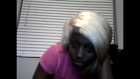 Snapshot of 304divinekarma chatting on 10-26-25, 04:18 GamerBaddieLux online show from 10-26-25, 04:18