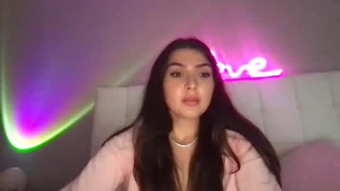 Snapshot of 3hole chatting on 02-26-25, 04:36 Venus Raee online show from 02-26-25, 04:36