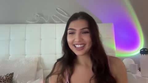 Snapshot of 3hole chatting on 10-15-25, 01:28 Venus Raee online show from 10-15-25, 01:28