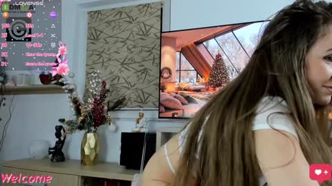 Snapshot of 3lla_rose chatting on 01-21-25, 08:21 Ella online show from 01-21-25, 08:21