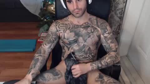 Snapshot of 420randomguy chatting on 12-15-24, 08:04 Anomander Rake online show from 12-15-24, 08:04