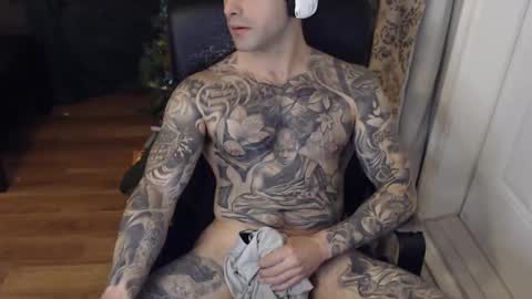 Snapshot of 420randomguy chatting on 12-31-24, 09:06 Anomander Rake online show from 12-31-24, 09:06