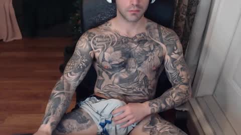 Snapshot of 420randomguy chatting on 01-11-25, 12:33 Anomander Rake online show from 01-11-25, 12:33