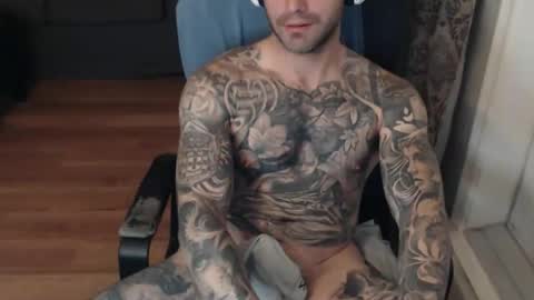 Snapshot of 420randomguy chatting on 10-17-25, 01:31 Anomander Rake online show from 10-17-25, 01:31