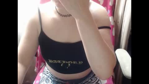 Snapshot of 666maskgirl chatting on 03-12-26, 05:41 SHANNON online show from 03-12-26, 05:41