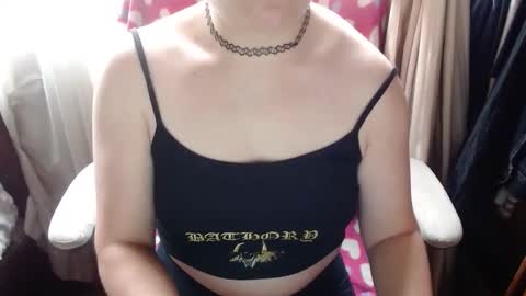 Snapshot of 666maskgirl chatting on 04-15-26, 05:09 SHANNON online show from 04-15-26, 05:09