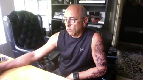 daddy vegas  for single women and couples here online show from 11-02-25, 09:50