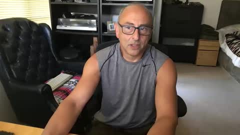 daddy vegas  for single women and couples here online show from 03-08-26, 08:01