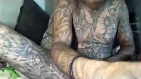 Snapshot of 69dick_fitzwell69 chatting on 12-31-24, 06:46 HUGH G RECTION online show from 12-31-24, 06:46