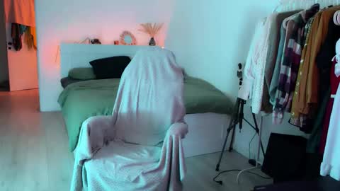    online show from 09-24-25, 04:21