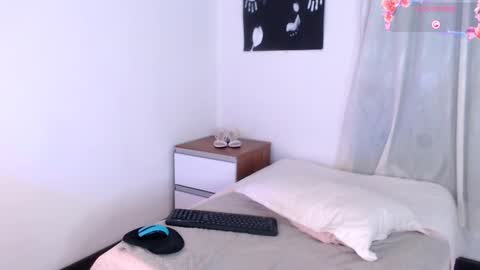 Mia online show from 09-23-25, 03:26