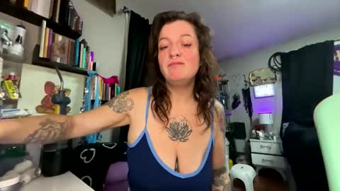 Snapshot of 88heygirlhey88 chatting on 12-16-25, 03:39 That girl online show from 12-16-25, 03:39