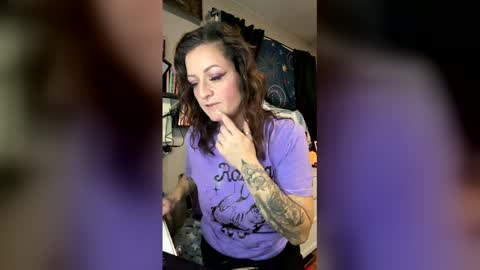 Snapshot of 88heygirlhey88 chatting on 12-21-25, 11:12 That girl online show from 12-21-25, 11:12