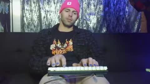 EvelDicknievel1 online show from 10-27-25, 12:47