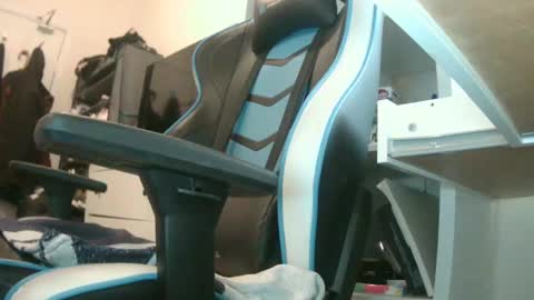 Snapshot of 90zero chatting on 01-16-25, 11:37 Arturo online show from 01-16-25, 11:37