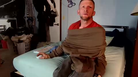 Snapshot of 9_25 chatting on 02-18-25, 01:43 8over6 online show from 02-18-25, 01:43