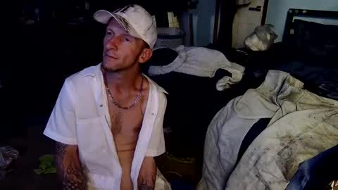 Snapshot of 9_25 chatting on 10-13-25, 02:22 8over6 online show from 10-13-25, 02:22