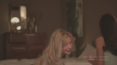 Olivia dark hair  Zoe light hair online show from 03-10-25, 02:17