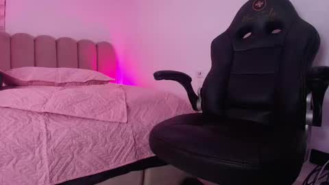  abby rouss online show from 11-22-25, 03:16