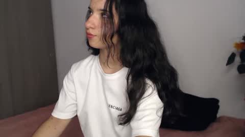 Snapshot of _abrill_20 chatting on 11-20-25, 12:22 _abrill_20 online show from 11-20-25, 12:22