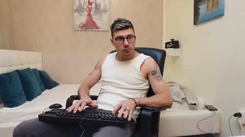 Snapshot of _alex_star chatting on 10-29-25, 03:31 Alex online show from 10-29-25, 03:31