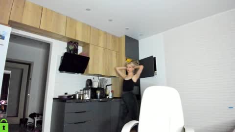 Gaylord online show from 11-17-25, 01:06