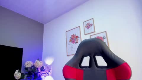 Snapshot of _aliice_1 chatting on 12-31-24, 01:04 Alice online show from 12-31-24, 01:04