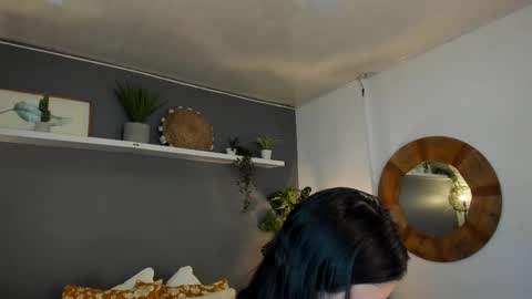 Snapshot of _aliice_1 chatting on 02-21-25, 07:43 Alice online show from 02-21-25, 07:43