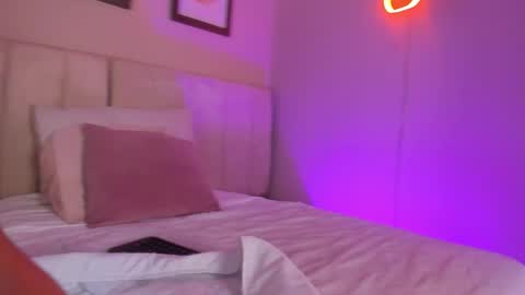 Hii I m Alison   online show from 10-10-25, 11:42