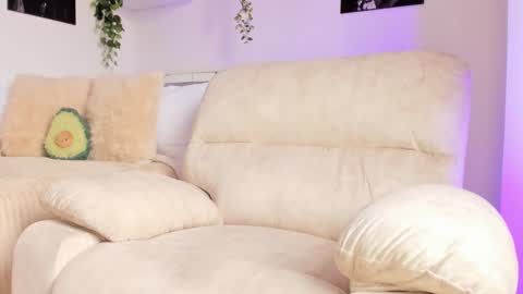 Snapshot of _alissonrose chatting on 12-23-24, 04:06 Karo online show from 12-23-24, 04:06